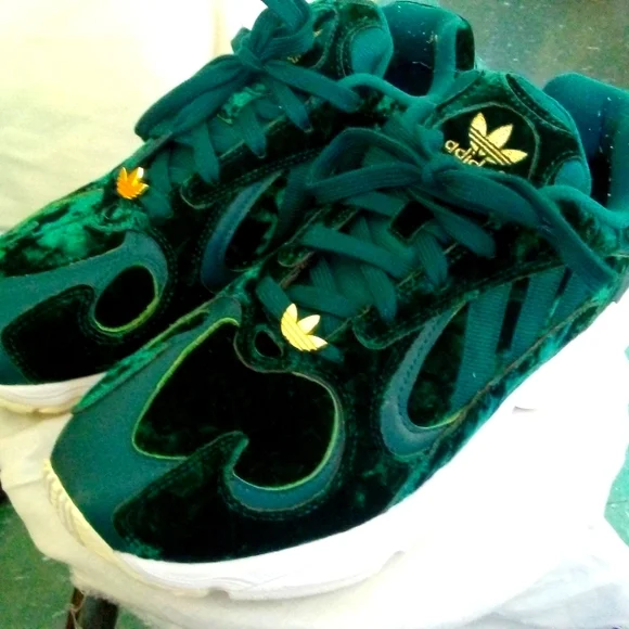 Adidas Yung 1 velt pack size 9.5